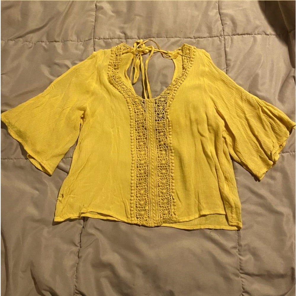 Yellow blousee